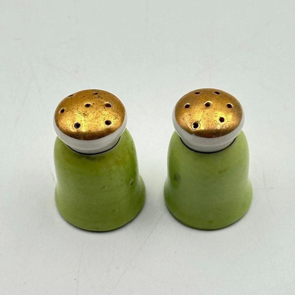 Vintage salt and pepper shakers green gold trim made in Japan‎